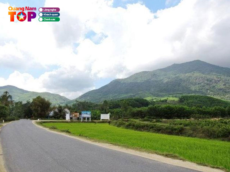 Chiem-nguong-check-in-cung-canh-quan-hung-vi-cua-deo-le-quangnamtoplist