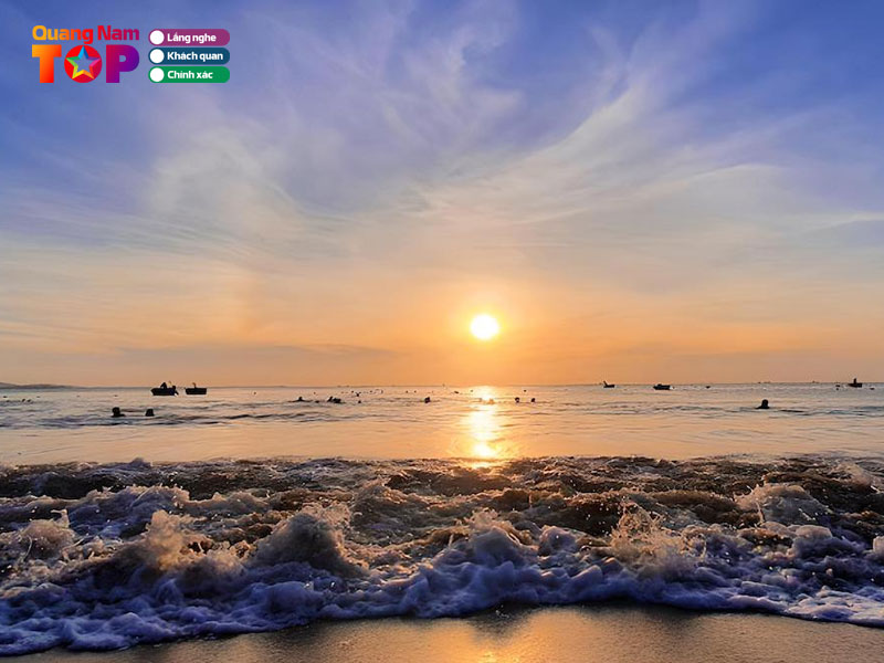 Chiem-nguong-ve-dep-cua-binh-minh-va-hoang-hon-tren-bien-quangnamtoplist