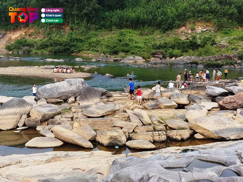 Trai-nghiem-cam-trai-qua-dem-cung-ban-be-quangnamtoplist